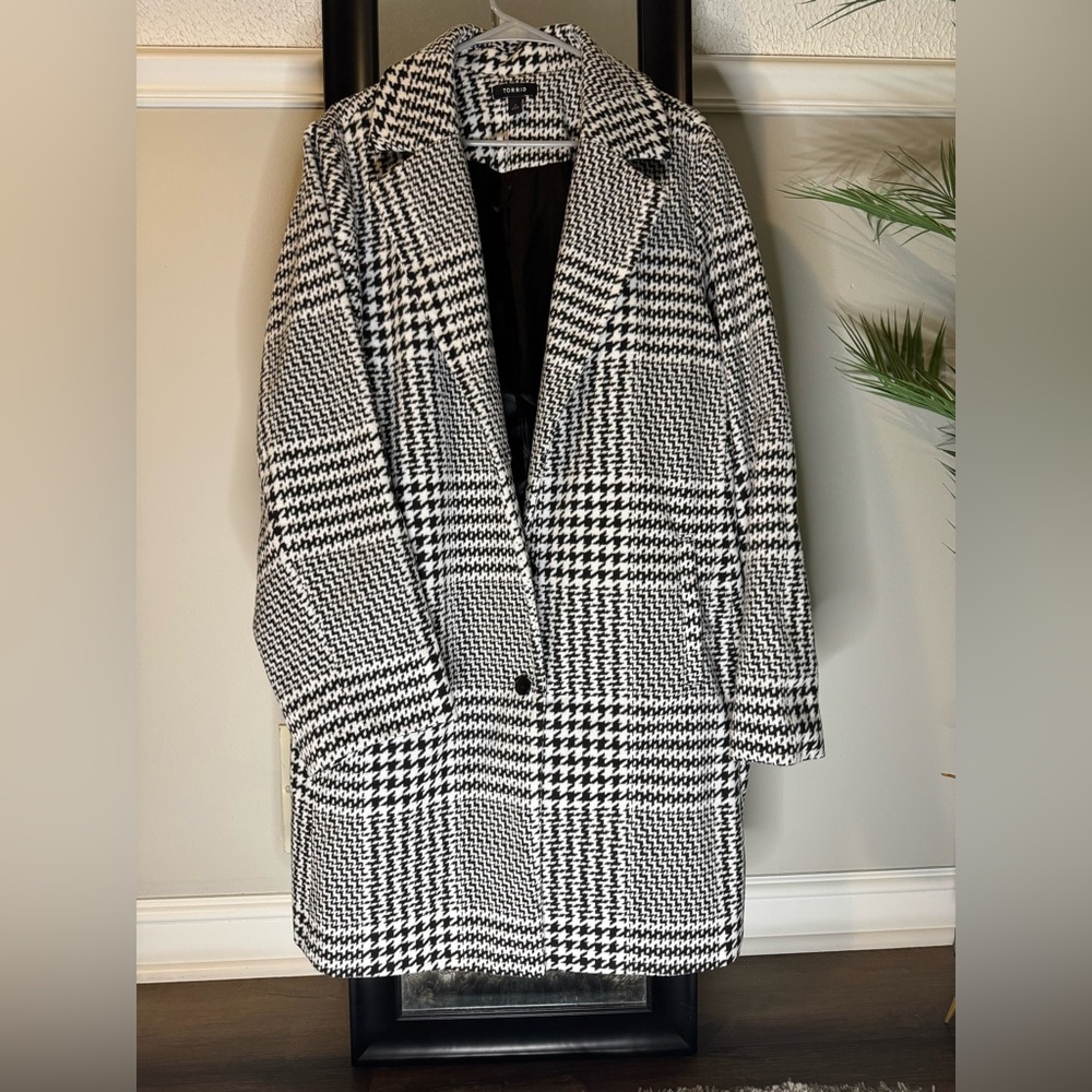 Torrid Black and White Houndstooth Trench Blazer